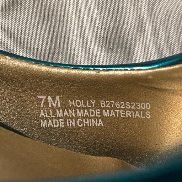 FERGIE SIZE 7 NEW - Picture 4 of 4